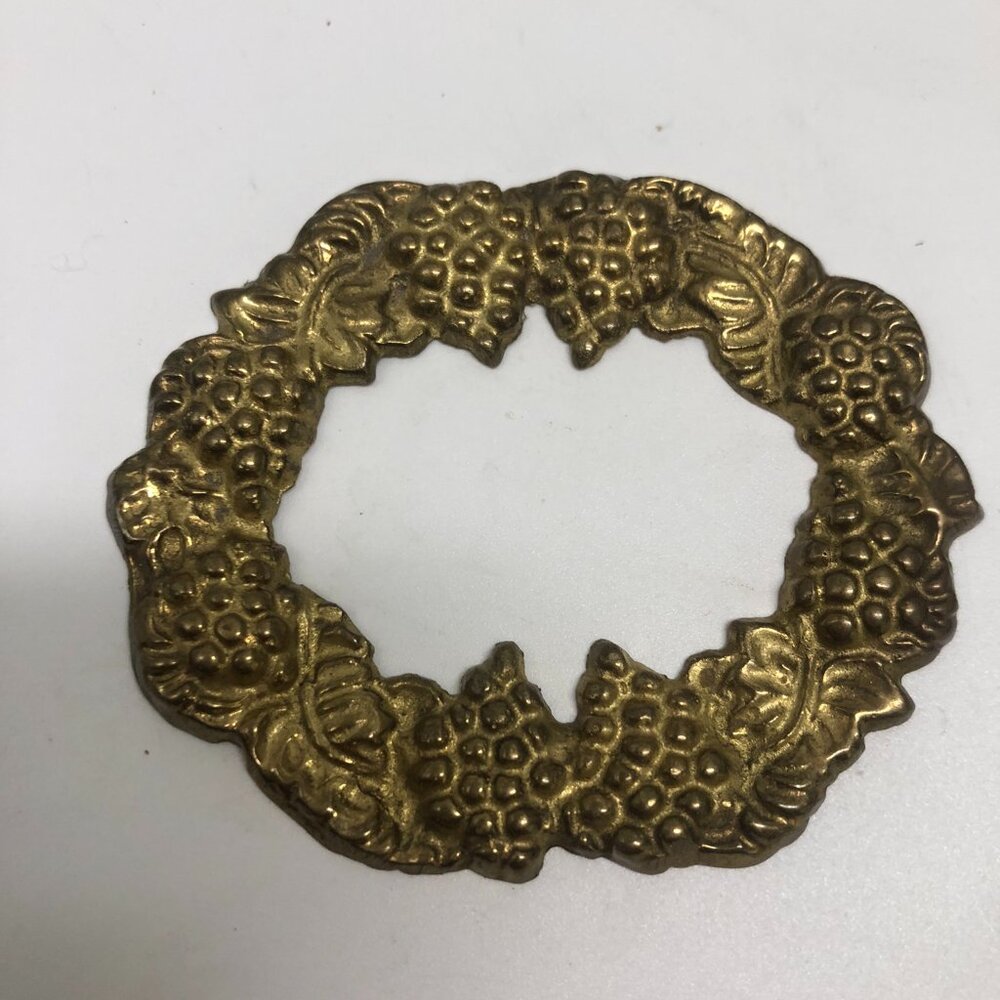 Pier 1 Brass Napkin Rings Grape 3" x 2 1/2"  Grapevine Motif  Set Of 10